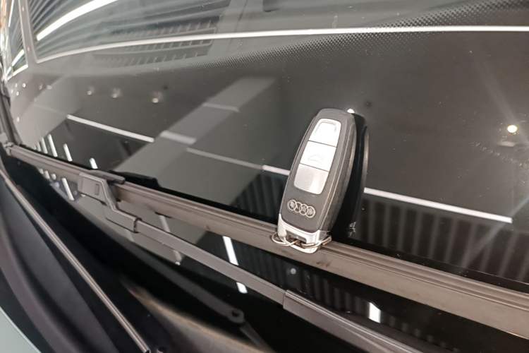 Used Audi Q5 e-tron 2023 40 e-tron Shining Edition Brocade Suit Vehicle Key