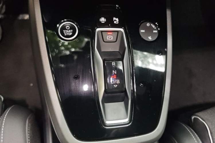 Used Audi Q5 e-tron 2023 40 e-tron Starry Edition Mecha Kit Gear Lever