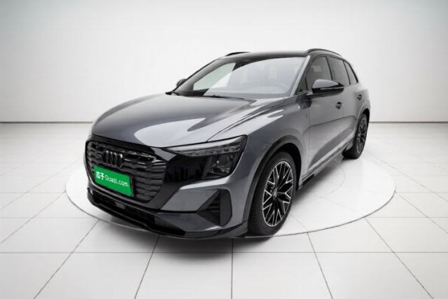 Używany Audi Q5 e-tron 2023 40 e-tron Starry Edition Mecha Kit