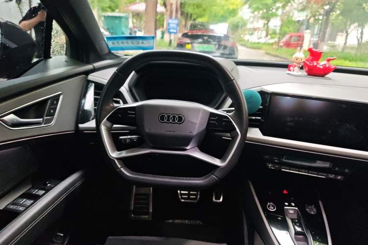 Used Audi Q5 e-tron 2023 40 e-tron Starry Edition Mecha Kit Steering Wheel