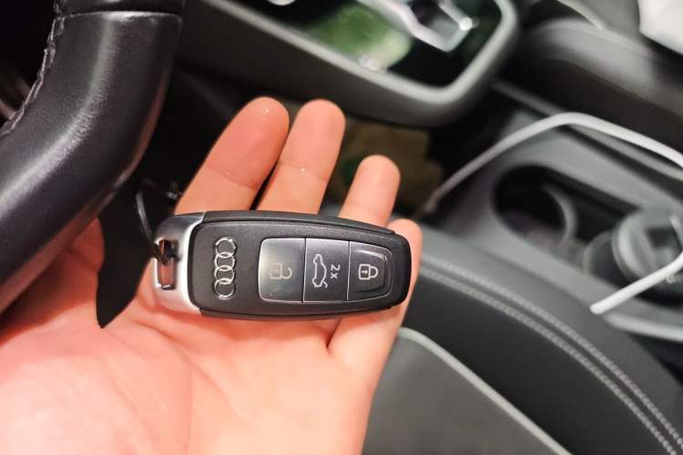 Used Audi Q5 e-tron 2023 40 e-tron Starry Edition Mecha Kit Vehicle Key