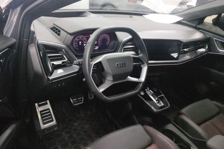 Used Audi Q5 e-tron 2023 40 e-tron Starry Edition Mecha Kit Center Console