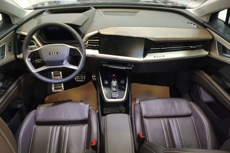 Used Audi Q5 e-tron 2023 40 e-tron Starry Edition Luxury Package Center Console