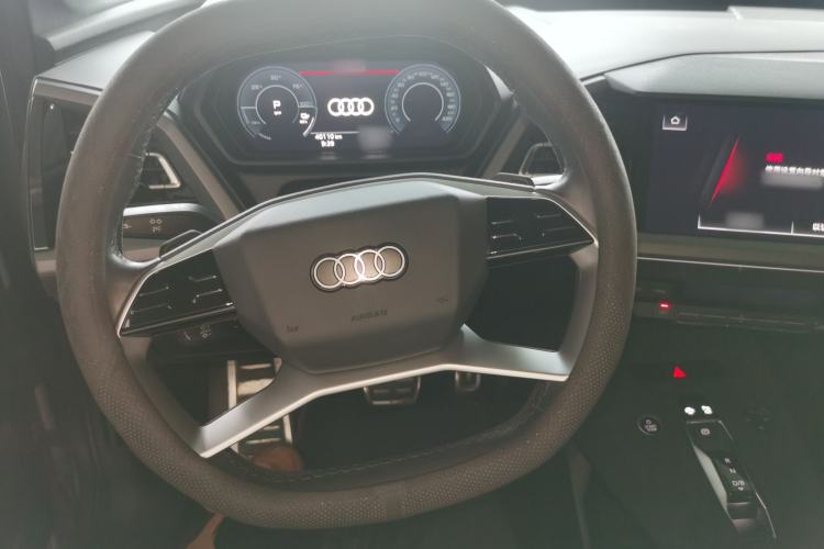 Used Audi Q5 e-tron 2023 40 e-tron Shining Edition Brocade Suit Center Console