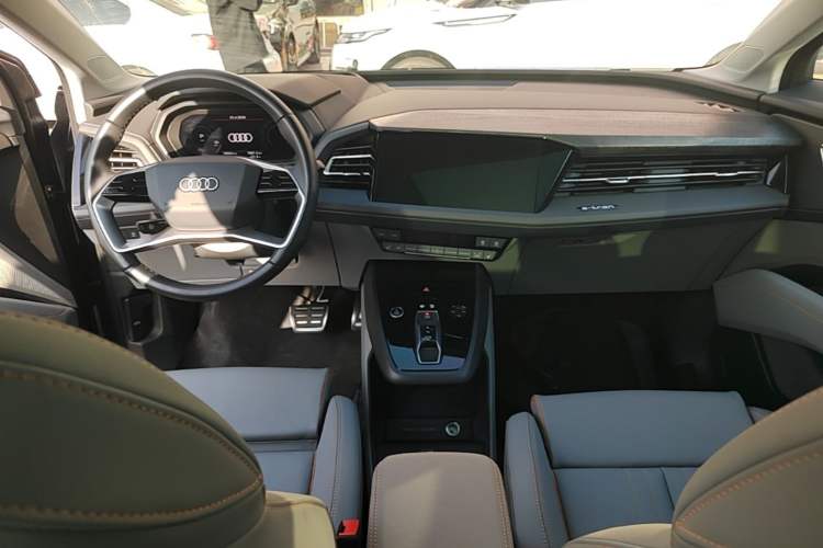Used Audi Q5 e-tron 2023 40 e-tron Starry Edition Luxury Package Center Console