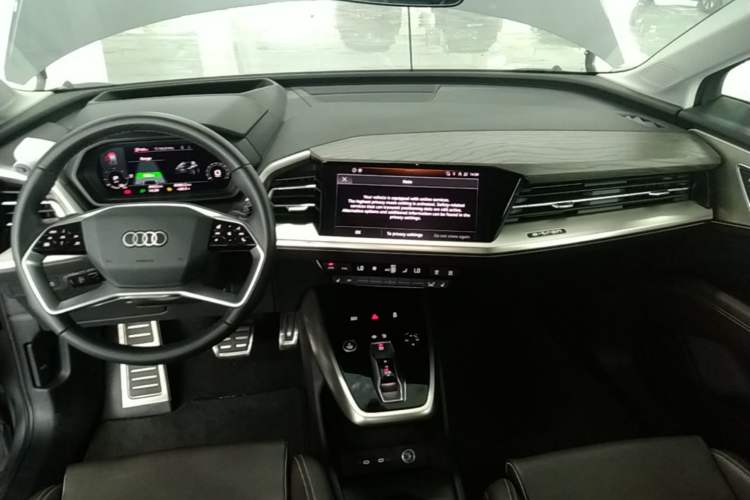 Used Audi Q5 e-tron 2023 40 e-tron Starry Edition Luxury Package Center Console