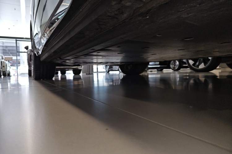 Used Audi Q5 e-tron 2023 40 e-tron Shining Edition Brocade Suit Chassis Front Right