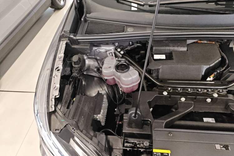 Used Audi Q5 e-tron 2023 40 e-tron Shining Edition Brocade Suit Engine Bay Right