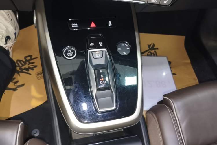 Used Audi Q5 e-tron 2023 40 e-tron Starry Edition Luxury Package Gear Lever