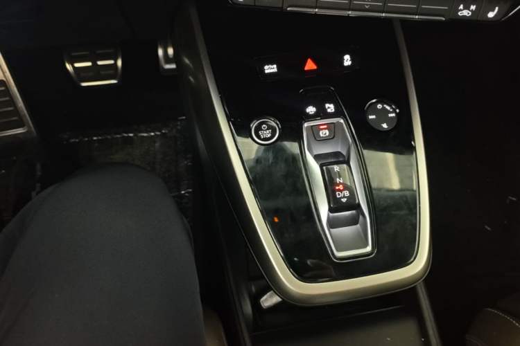 Used Audi Q5 e-tron 2023 40 e-tron Starry Edition Luxury Package Gear Lever