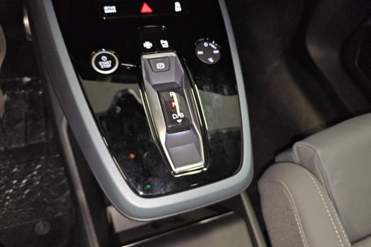 Used Audi Q5 e-tron 2023 40 e-tron Shining Edition Brocade Suit Gear Lever