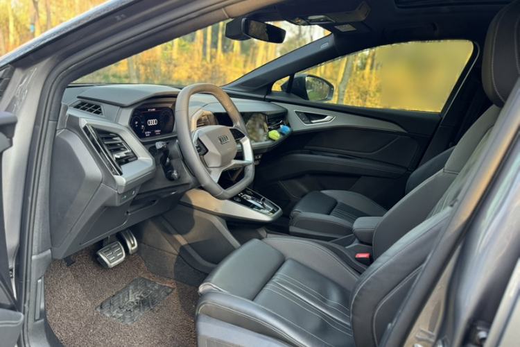 Used Audi Q5 e-tron 2023 40 e-tron Shining Edition Mecha Kit Interior 1
