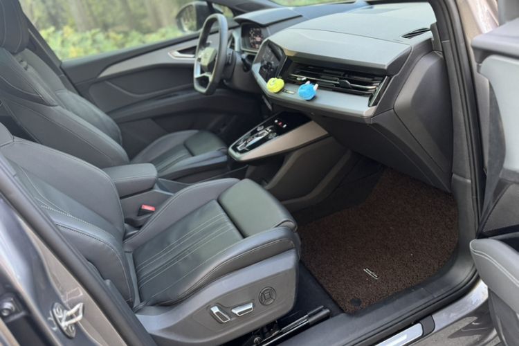 Used Audi Q5 e-tron 2023 40 e-tron Shining Edition Mecha Kit Interior 6