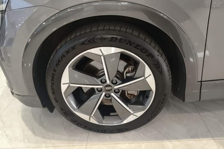 Used Audi Q5 e-tron 2023 40 e-tron Starry Edition Luxury Package Left Front Wheel Hub