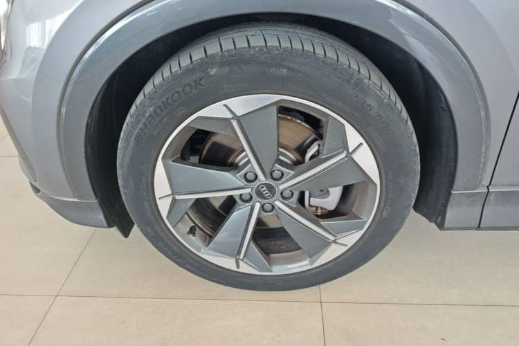 Used Audi Q5 e-tron 2023 40 e-tron Starry Edition Luxury Package Left Front Wheel Hub
