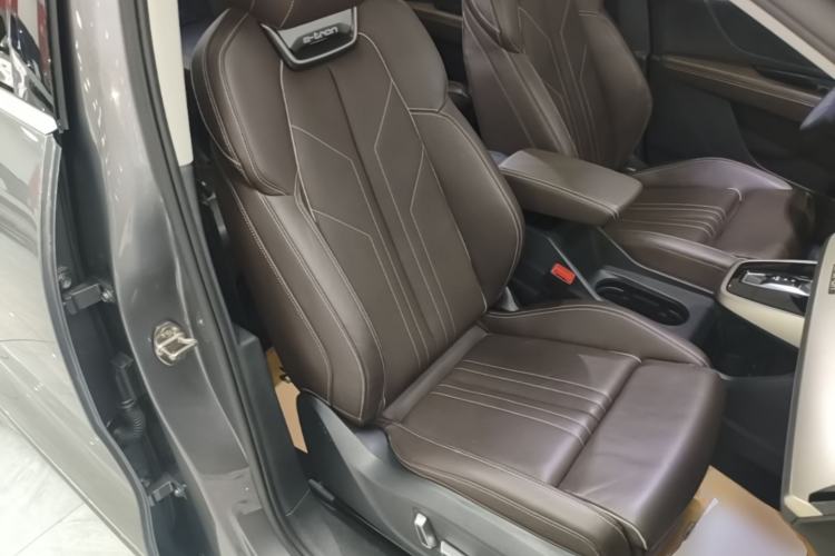 Used Audi Q5 e-tron 2023 40 e-tron Starry Edition Luxury Package Right Front Seat