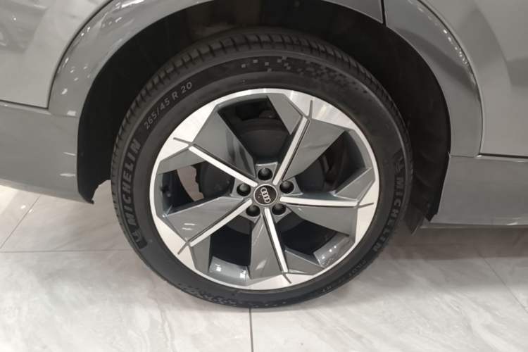 Used Audi Q5 e-tron 2023 40 e-tron Starry Edition Luxury Package Right Rear Wheel Hub