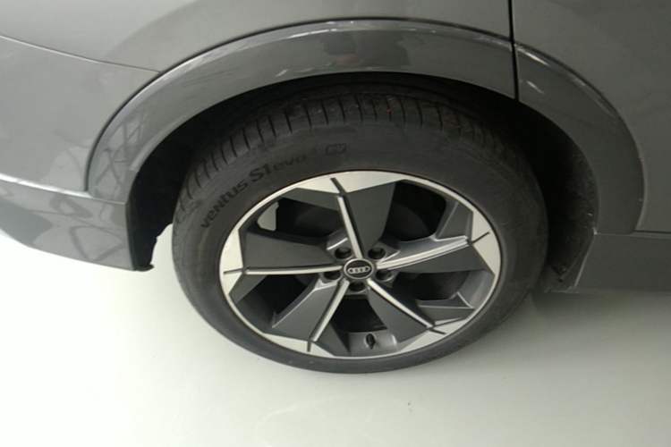 Used Audi Q5 e-tron 2023 40 e-tron Starry Edition Luxury Package Right Rear Wheel Hub