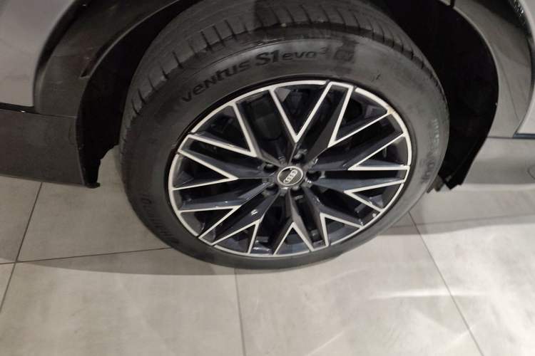 Used Audi Q5 e-tron 2023 40 e-tron Starry Edition Mecha Kit Right Rear Wheel Hub