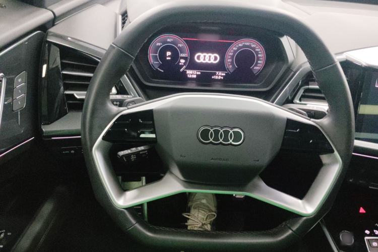Used Audi Q5 e-tron 2023 40 e-tron Starry Edition Mecha Kit Steering Wheel
