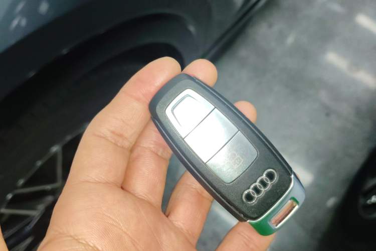 Used Audi Q5 e-tron 2023 40 e-tron Starry Edition Mecha Kit Vehicle Key