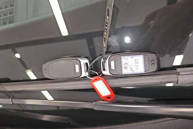 Used Audi Q5 e-tron 2023 40 e-tron Shining Edition Brocade Suit Vehicle Key