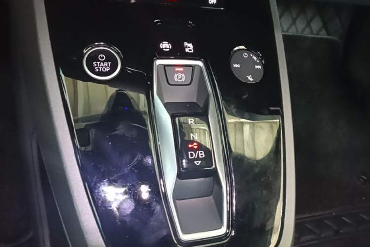 Used Audi Q5 e-tron 2023 40 e-tron Starry Edition Mecha Kit Gear Lever