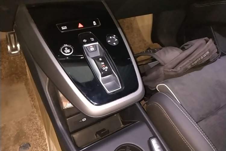 Used Audi Q5 e-tron 2023 40 e-tron Starry Edition Mecha Kit Gear Lever