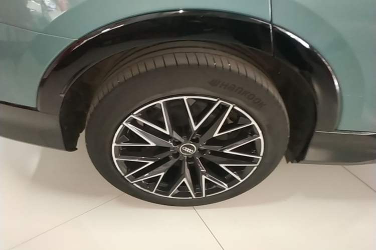Used Audi Q5 e-tron 2023 40 e-tron Starry Edition Mecha Kit Right Rear Wheel Hub