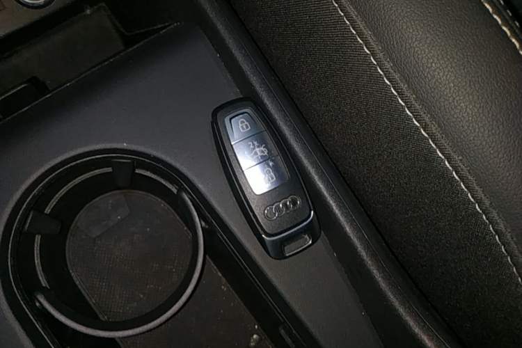 Used Audi Q5 e-tron 2023 40 e-tron Starry Edition Mecha Kit Vehicle Key