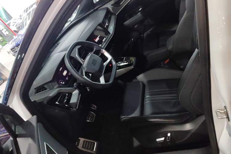 Used Audi Q5 e-tron 2023 40 e-tron Shining Edition Brocade Suit Left Front Seat