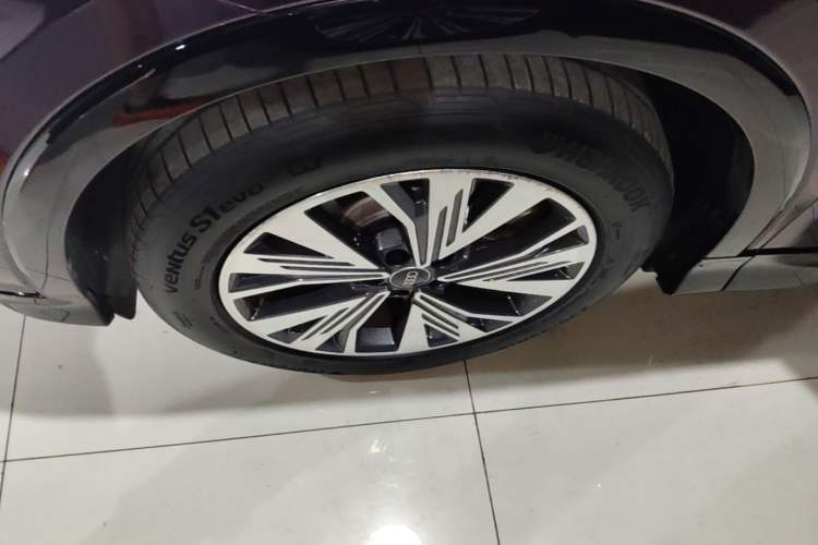 Used Audi Q5 e-tron 2023 40 e-tron Shining Edition Brocade Suit Left Front Wheel Hub