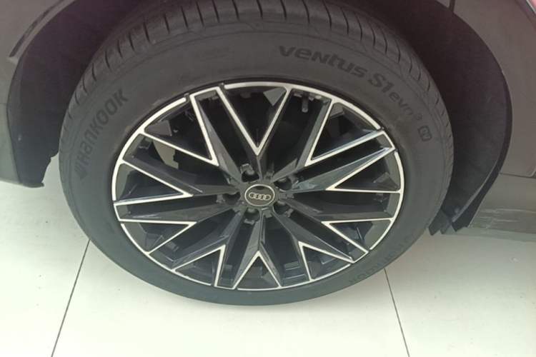 Used Audi Q5 e-tron 2023 40 e-tron Starry Edition Mecha Kit Right Rear Wheel Hub