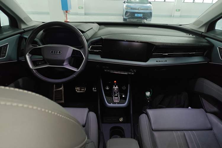 Used Audi Q5 e-tron 2023 40 e-tron Starry Edition Mecha Kit Center Console