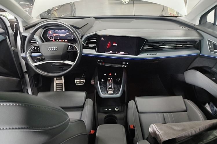 Used Audi Q5 e-tron 2023 40 e-tron Starry Edition Luxury Package Center Console