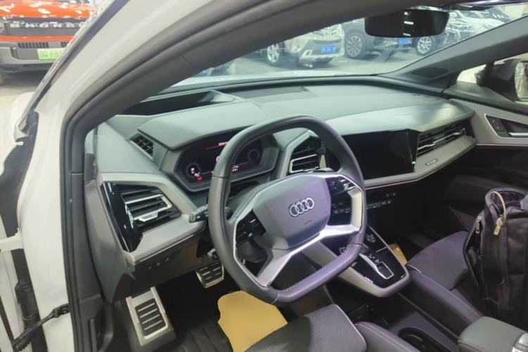 Used Audi Q5 e-tron 2023 40 e-tron Starry Edition Mecha Kit Center Console