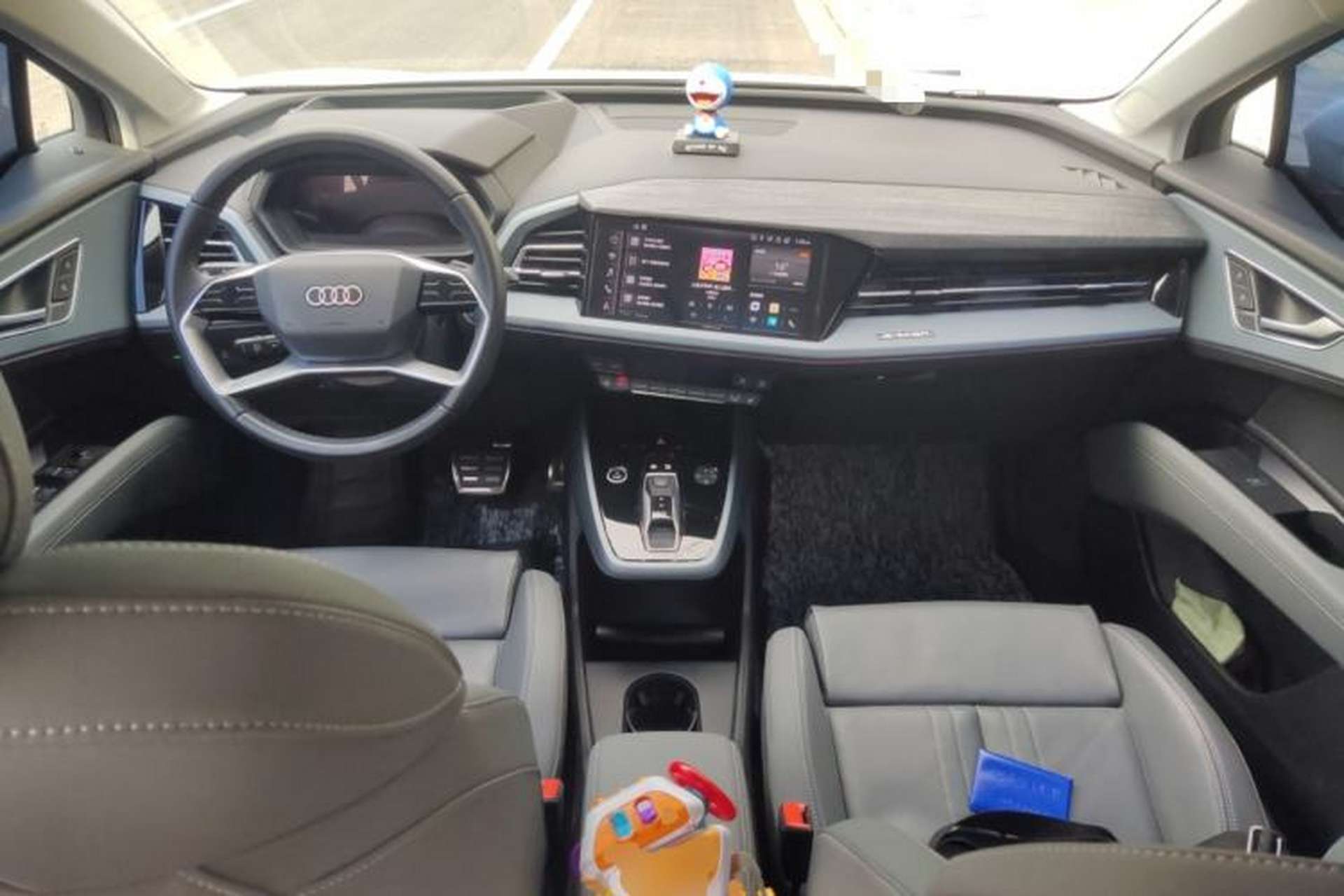 Used Audi Q5 e-tron 2023 40 e-tron Starry Edition Luxury Package Center Console