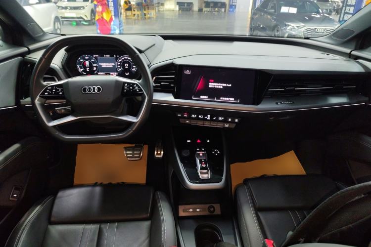 Used Audi Q5 e-tron 2023 40 e-tron Shining Edition Mecha Kit Center Console