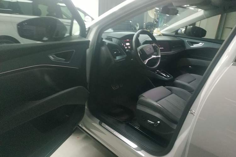 Used Audi Q5 e-tron 2023 40 e-tron Starry Edition Luxury Package Driver Seat
