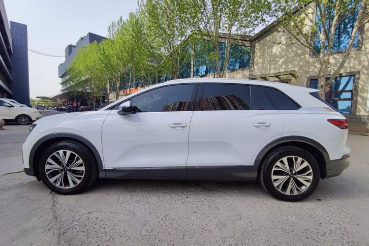 Used Audi Q5 e-tron 2023 40 e-tron Shining Edition Brocade Suit Exterior 2