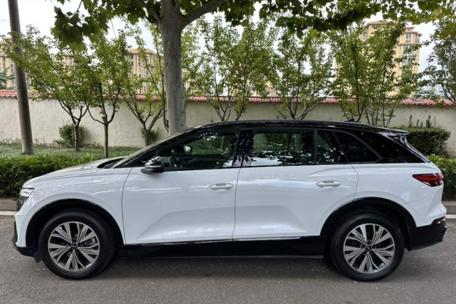 Used Audi Q5 e-tron 2023 40 e-tron Shining Edition Mecha Kit Exterior 2