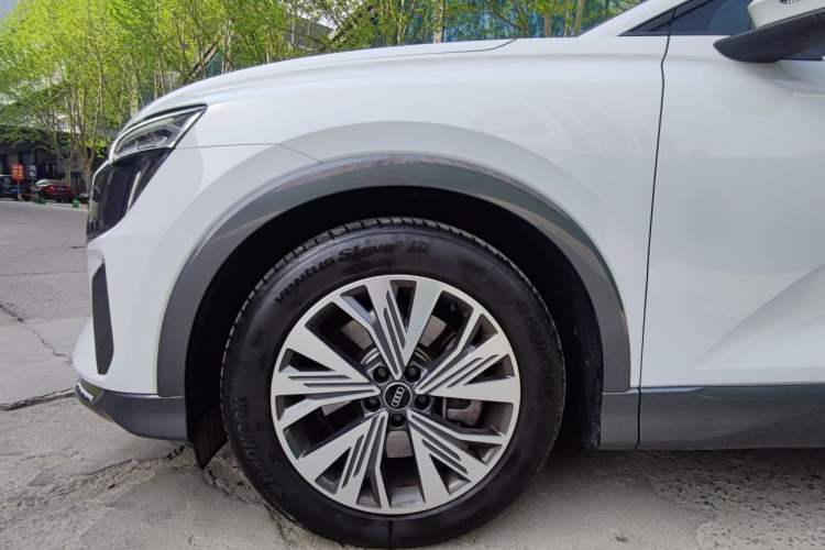 Used Audi Q5 e-tron 2023 40 e-tron Shining Edition Brocade Suit Exterior 3
