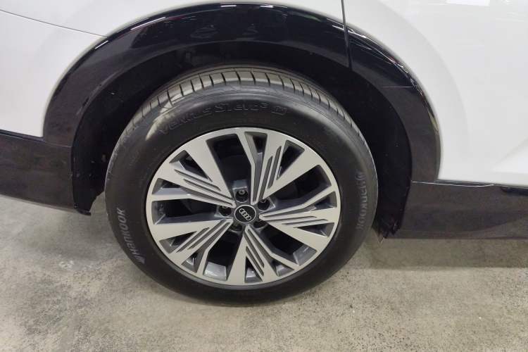 Used Audi Q5 e-tron 2023 40 e-tron Shining Edition Mecha Kit Exterior 5
