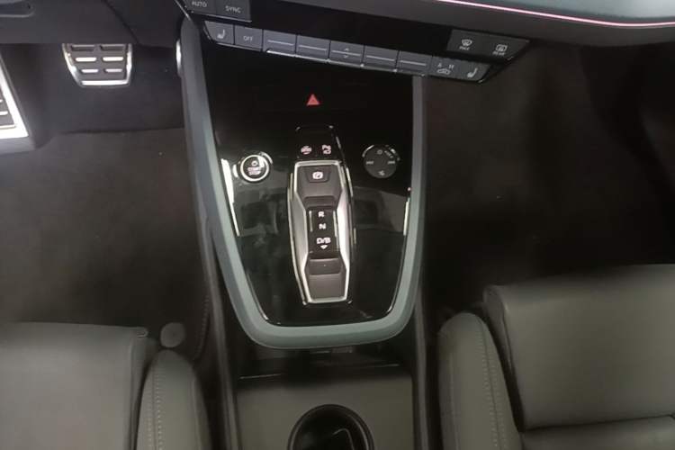 Used Audi Q5 e-tron 2023 40 e-tron Starry Edition Luxury Package Gear Lever