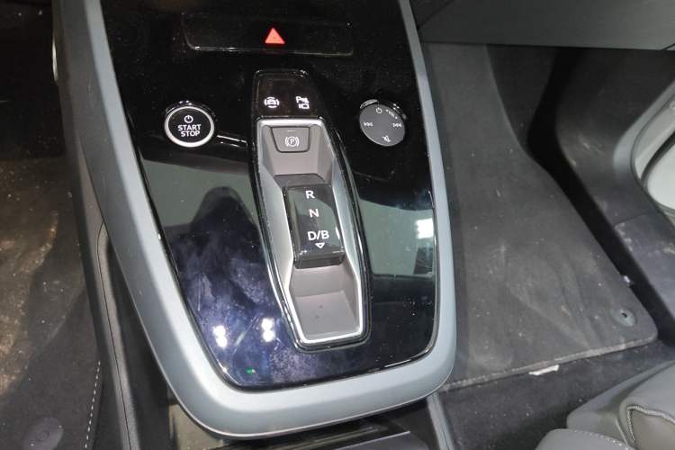 Used Audi Q5 e-tron 2023 40 e-tron Starry Edition Mecha Kit Gear Lever