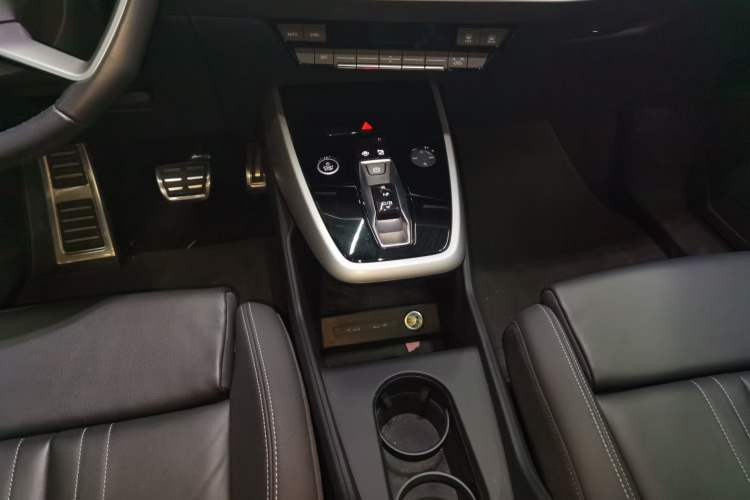 Used Audi Q5 e-tron 2023 40 e-tron Shining Edition Brocade Suit Gear Lever