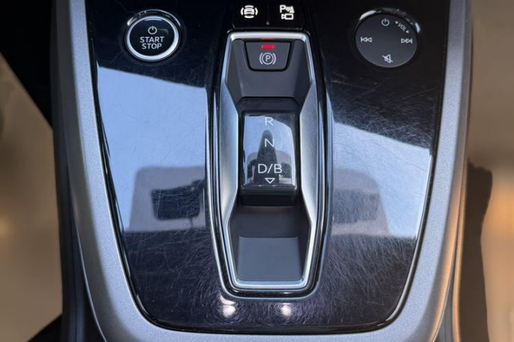 Used Audi Q5 e-tron 2023 40 e-tron Starry Edition Mecha Kit Gear Lever