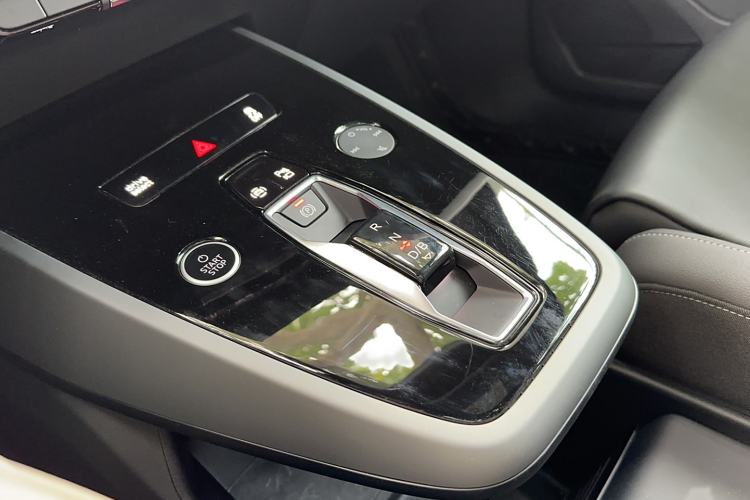 Used Audi Q5 e-tron 2023 40 e-tron Shining Edition Mecha Kit Gear Lever