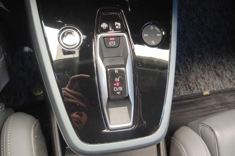 Used Audi Q5 e-tron 2023 40 e-tron Starry Edition Luxury Package Gear Lever