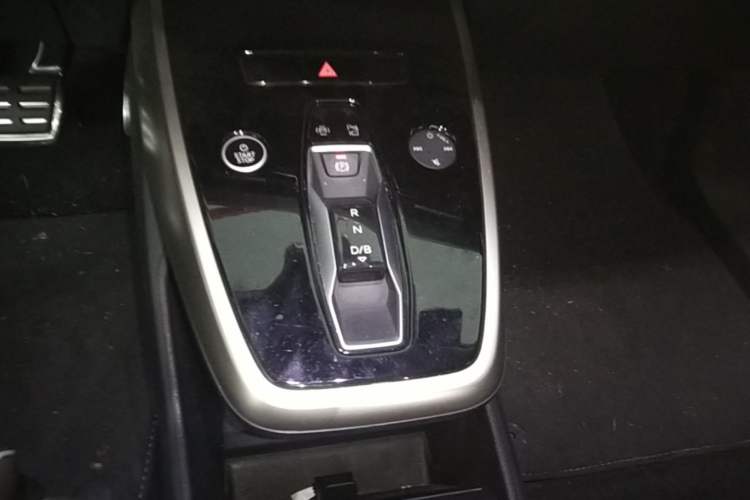 Used Audi Q5 e-tron 2023 40 e-tron Starry Edition Luxury Package Gear Lever